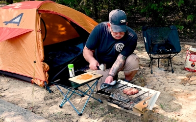 Grilling with charcoal on the LifeDoo Floy Fire Version II